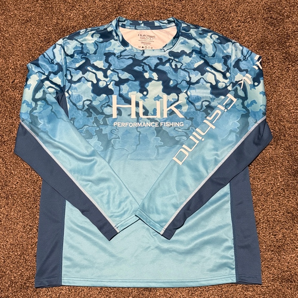 Huk Men's Icon X Camo Fade Blue Long Sleeve - Size LARGE (LIKE NEW)